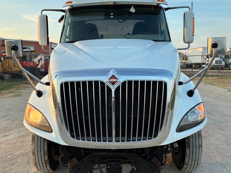 2017-international-prostar-image-2