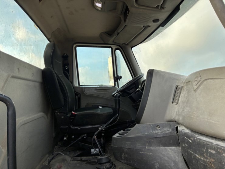 2016-international-prostar-image-8