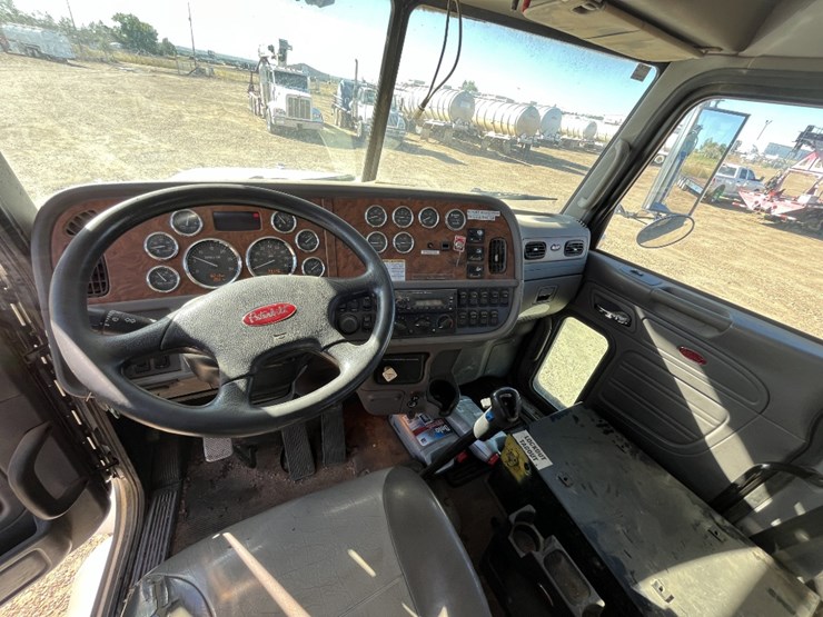 2009-peterbilt-367-image-10