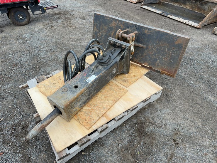 chicago-pneumatic-rx4-hydraulic-breaker-hammer-image-1