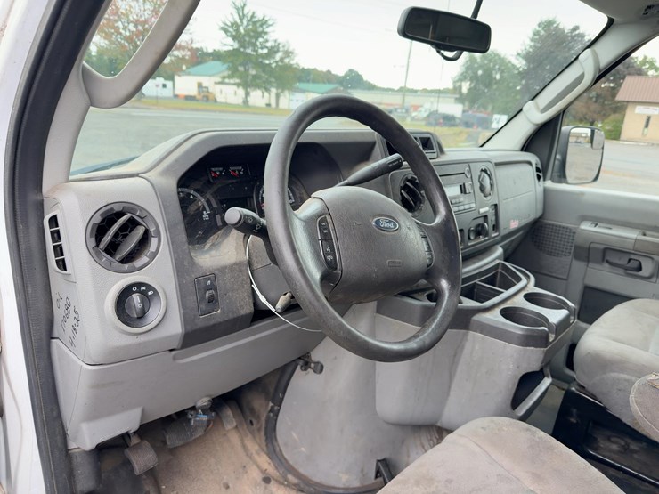 2014-ford-e250-image-17