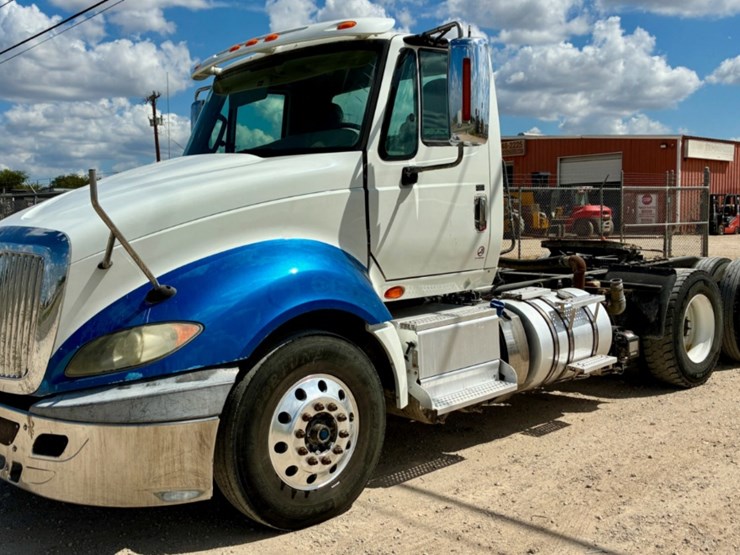 2016-international-prostar-image-1