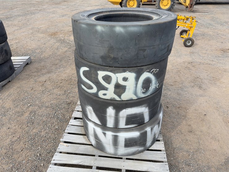 (4)-33x12-20-solid-skid-steer-tires-image-3
