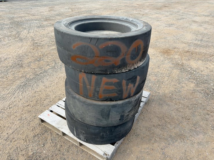 (4)-33x12-20-solid-skid-steer-tires-image-2