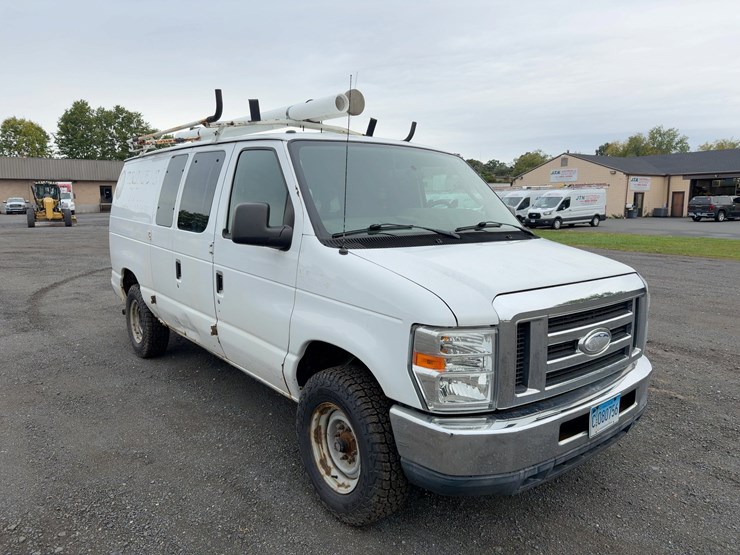 2014-ford-e250-image-7