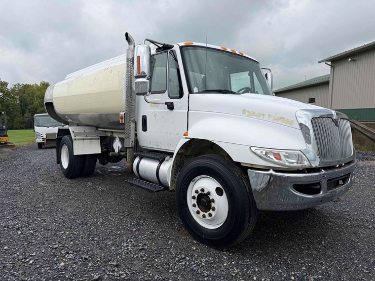 2004-international-durastar-4300-image-7