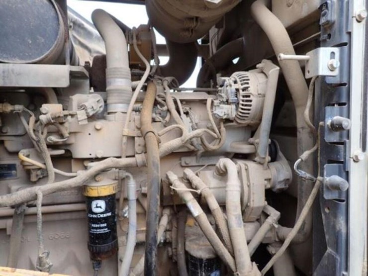 2018-deere-624k-image-63