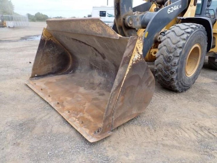 2018-deere-624k-image-23