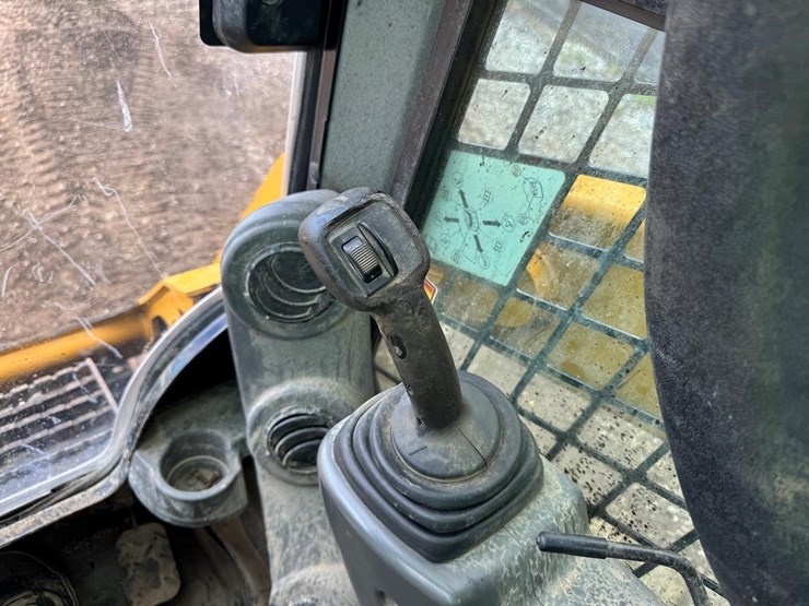 2016-caterpillar-259d-image-27