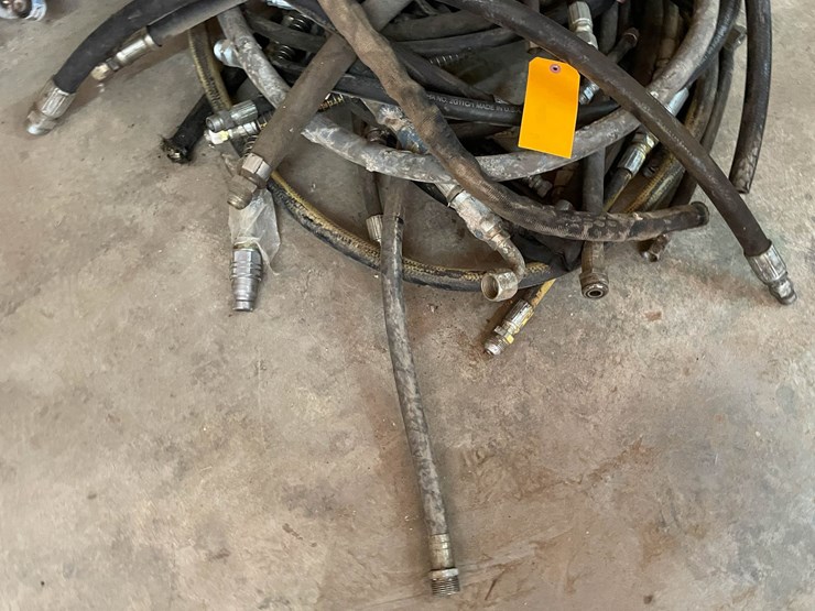 #9243-•-lot-of-hydraulic-hoses-image-2