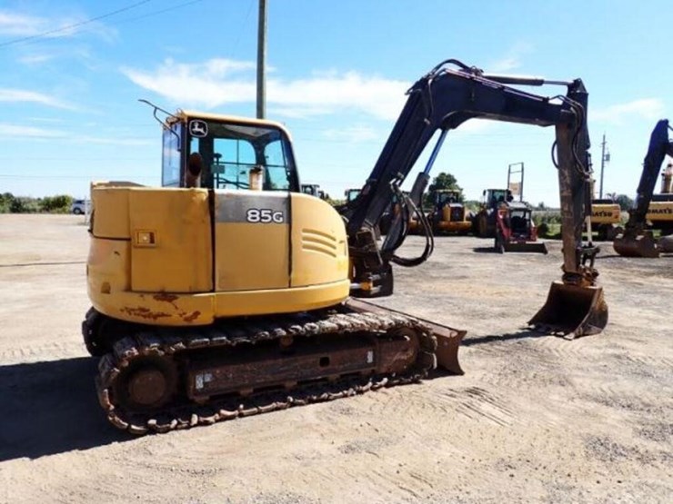 2014-deere-85g-image-4