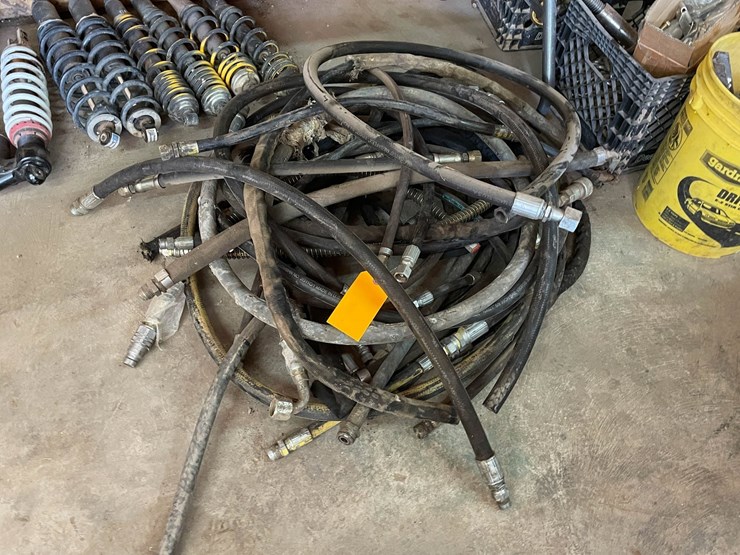 #9243-•-lot-of-hydraulic-hoses-image-1
