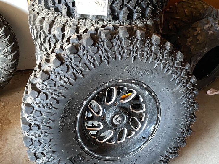 #9158-•-(5)-savage-xt-tires-for-a-can-am-maverick-image-1