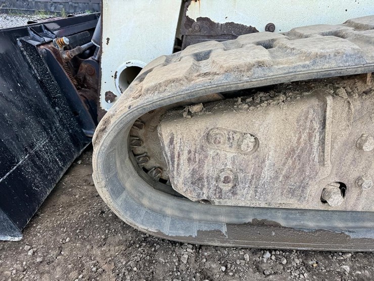 bobcat-t870-image-14