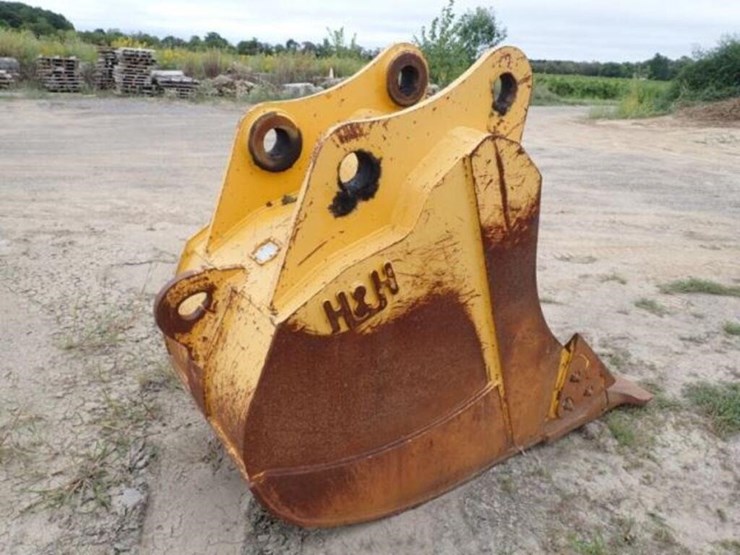 2020-john-deere-330-image-5