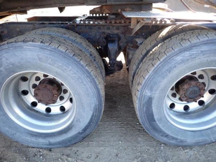 2020-freightliner-114sd-image-51
