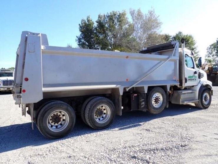 2024-western-star-49x-image-5