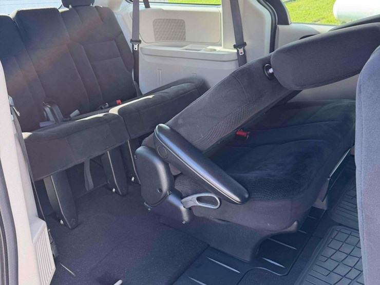 2015-dodge-grand-caravan-image-17