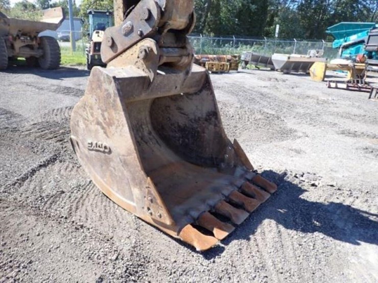 2014-deere-350g-lc-image-22