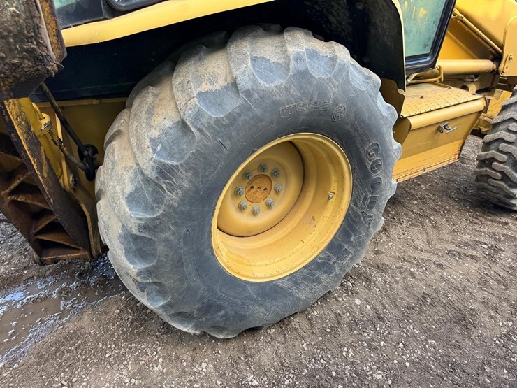 caterpillar-420d-image-19