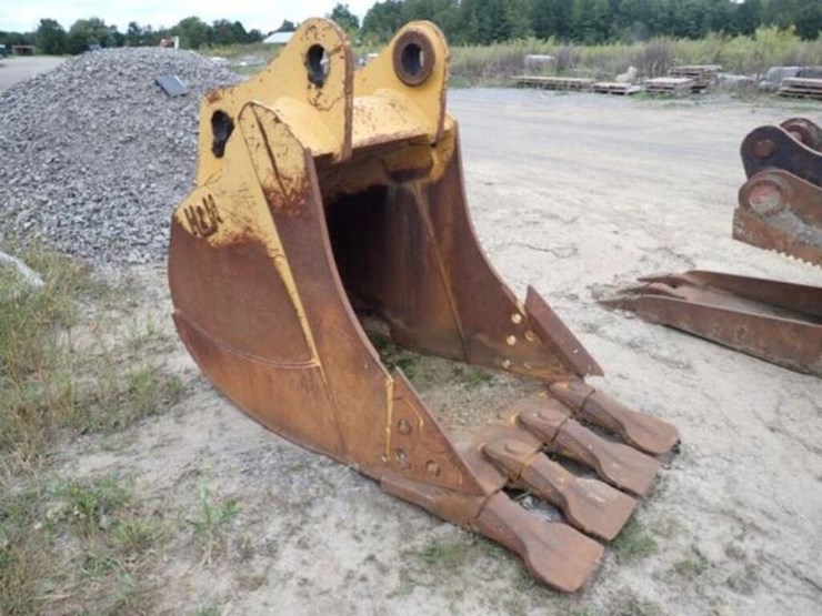 2020-john-deere-330-image-3