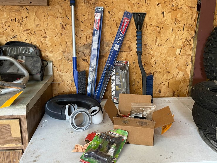 #9245-•-lot-of-automotive-and-rv-items-image-14