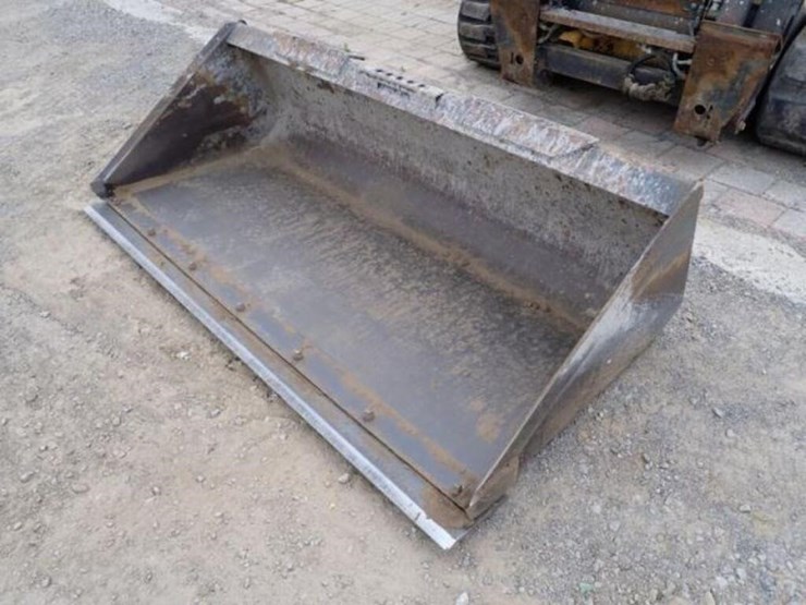 2015-new-holland-c232-image-23