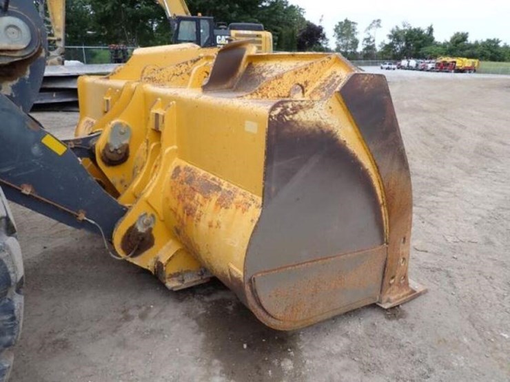 2018-deere-744k-image-32
