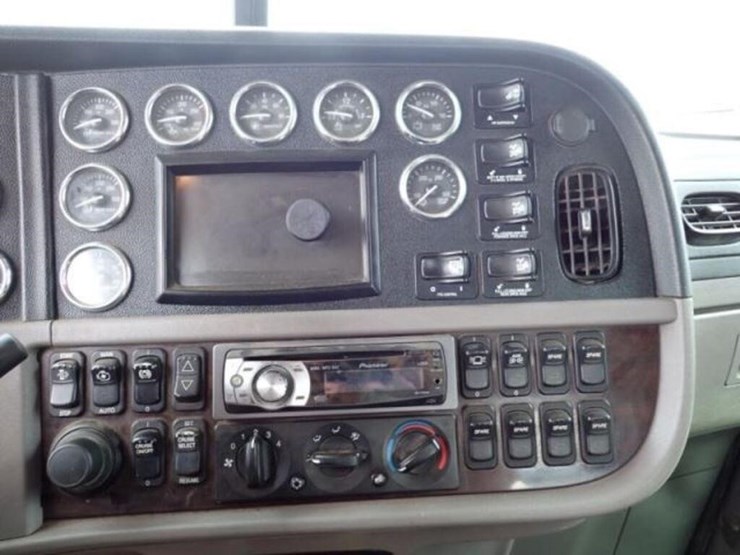 2015-peterbilt-367-image-7
