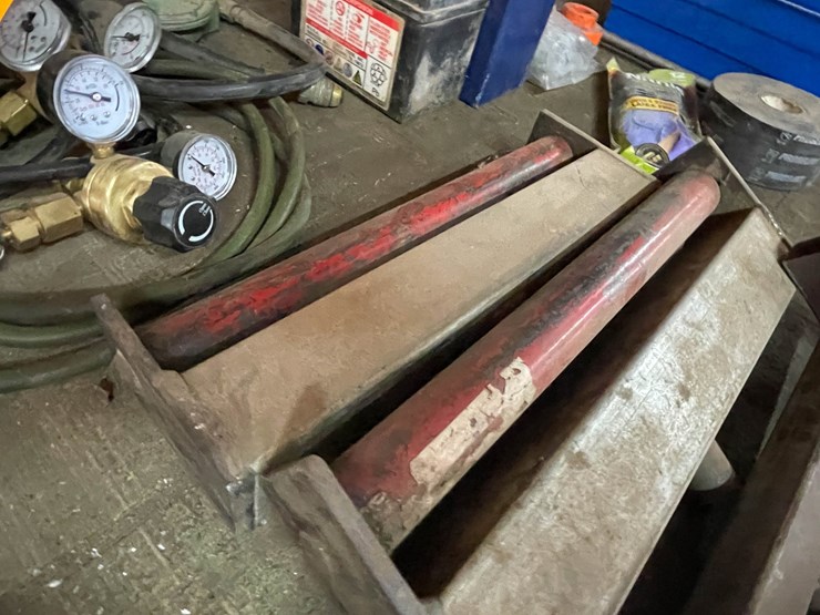 #9230-•-lot-of-shop-items-on-table-image-4