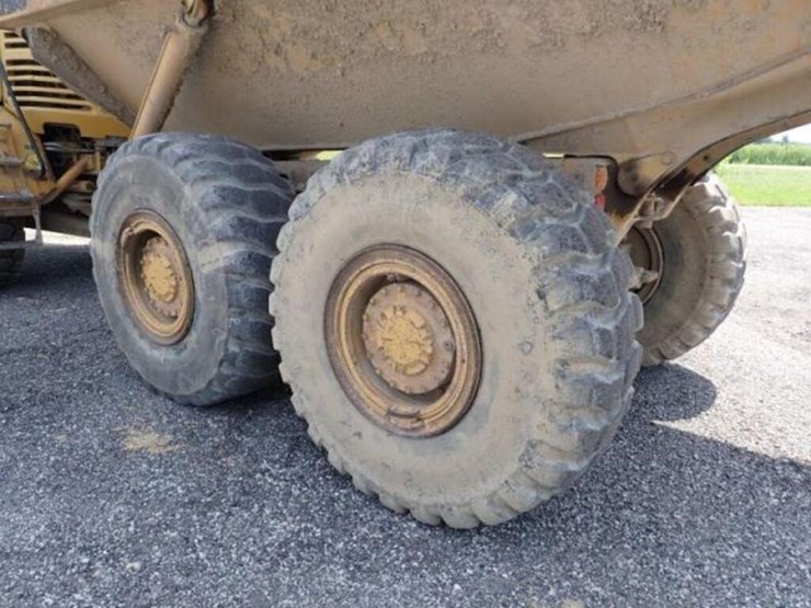 2009-caterpillar-725-image-45