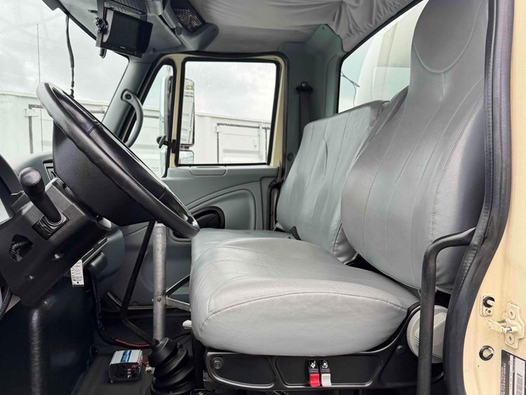 2004-international-durastar-4300-image-24