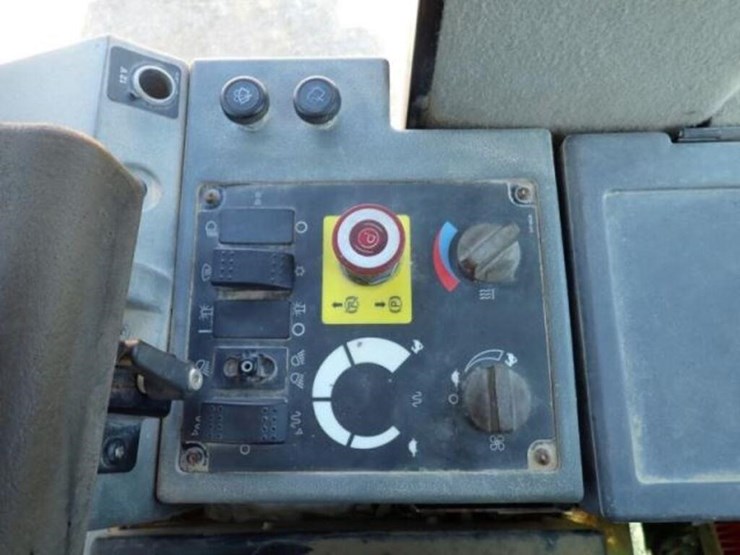 2011-caterpillar-cs44-image-15