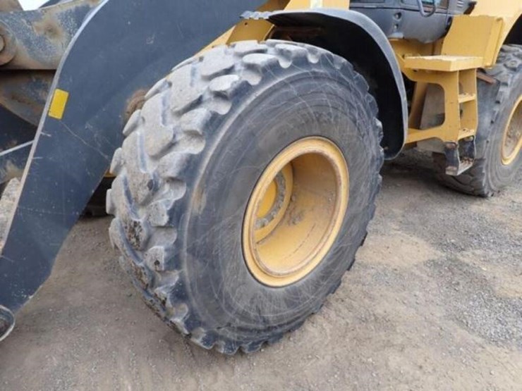 2018-deere-624k-image-34