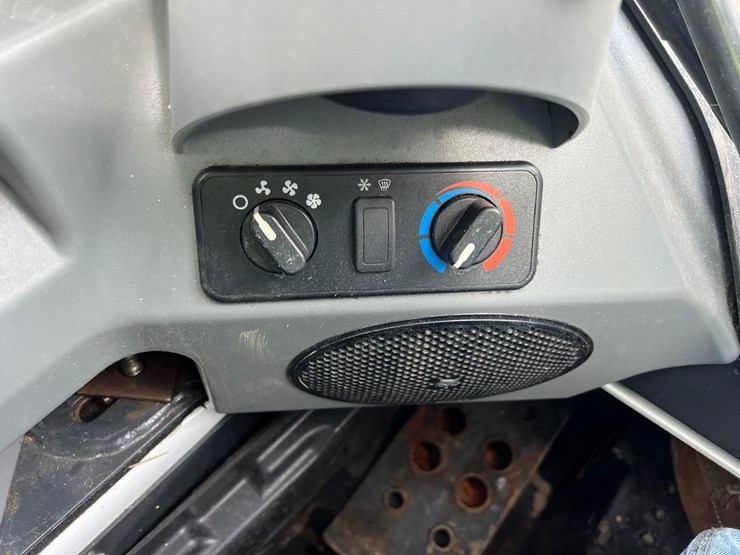 bobcat-s570-image-23