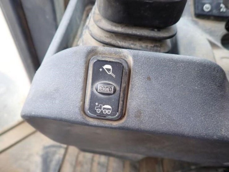 2018-deere-624k-image-15