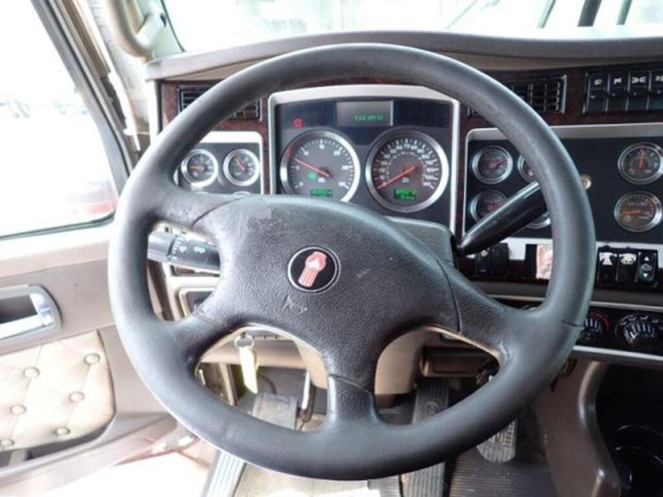 2012-kenworth-t800-image-16