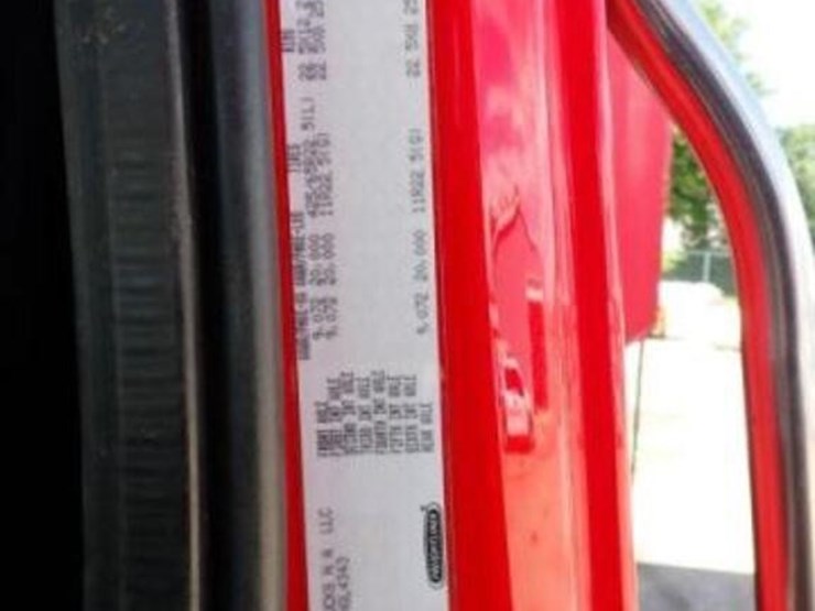 2015-freightliner-108sd-image-10