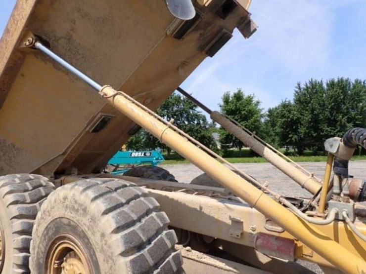 2009-caterpillar-725-image-63