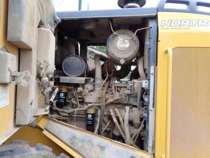 2018-deere-624k-image-60