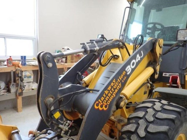 2011-deere-304j-image-9