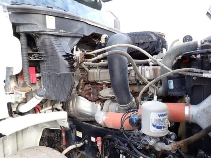 2024-western-star-49x-image-34