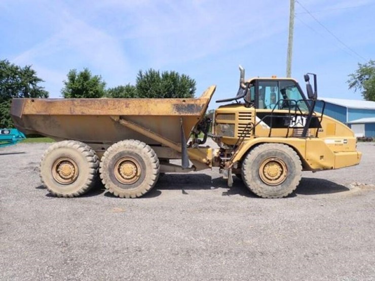 2009-caterpillar-725-image-4
