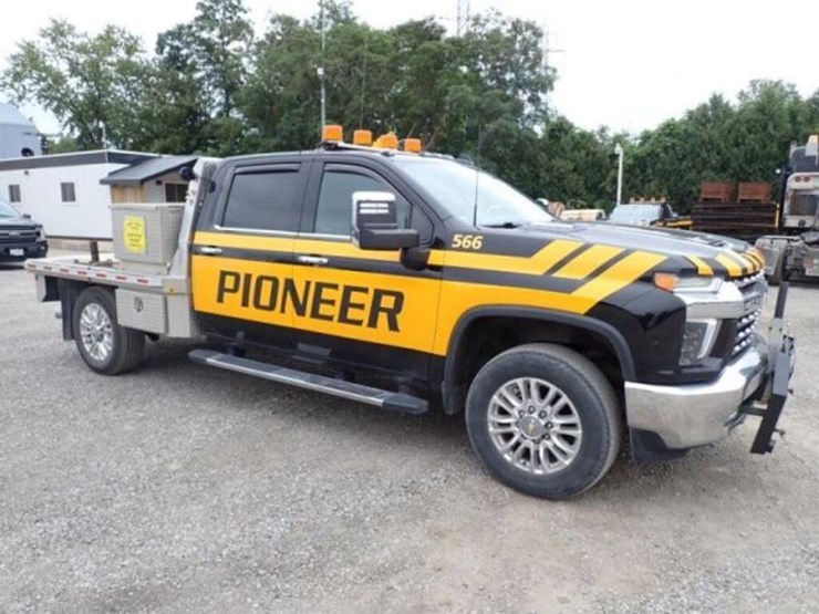 2022-chevrolet-silverado-2500hd-image-4
