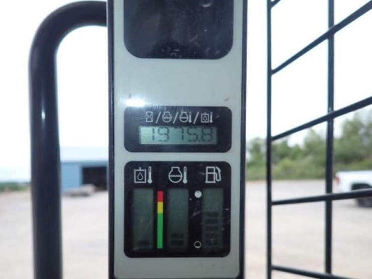 2015-new-holland-c232-image-10