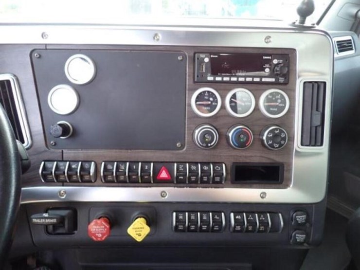 2024-western-star-49x-image-21
