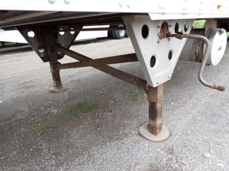 2009-utility-53-ft-image-11