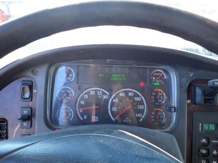 2020-freightliner-114sd-image-10