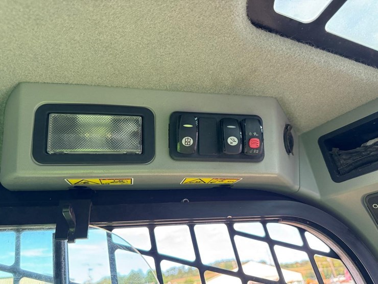 2015-caterpillar-257d-image-29