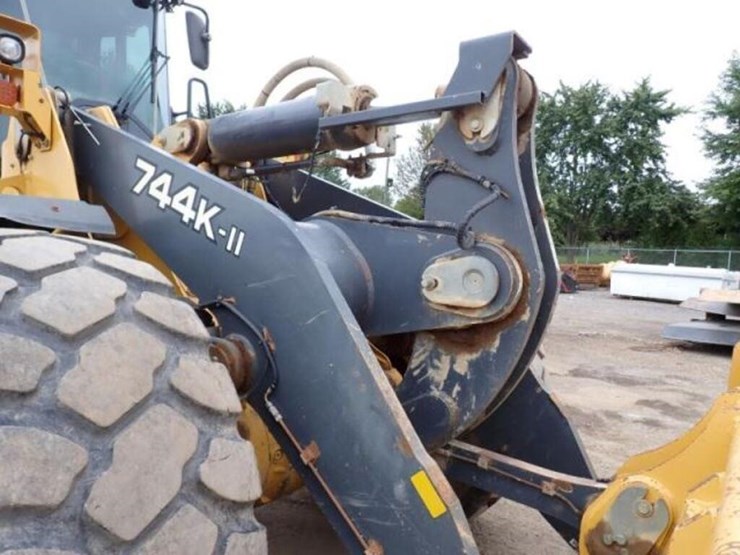 2018-deere-744k-image-34